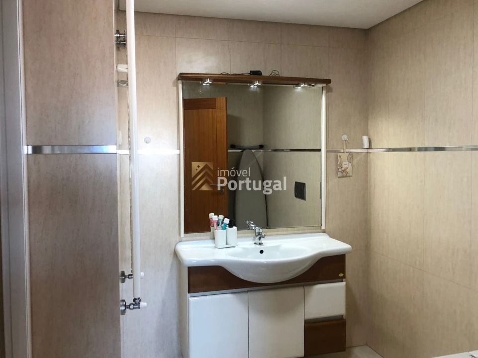 Apartamento T2 para Arrendamento em Nogueira, Fraião e Lamaçães Foto 15