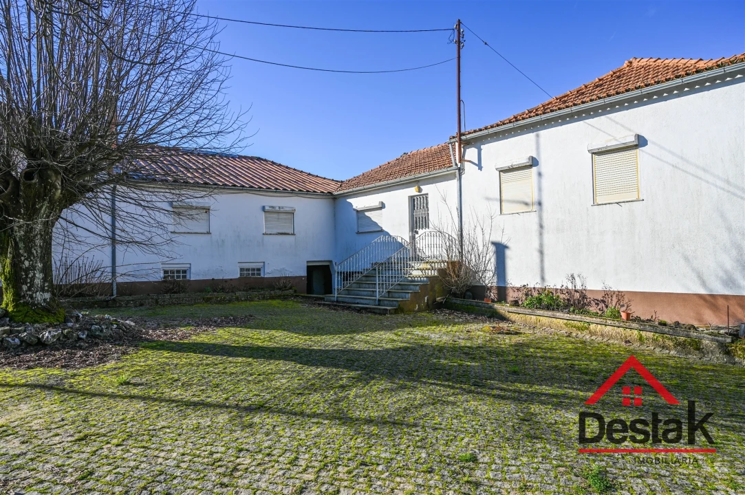 Moradia T6 para Venda em Satão Foto 24