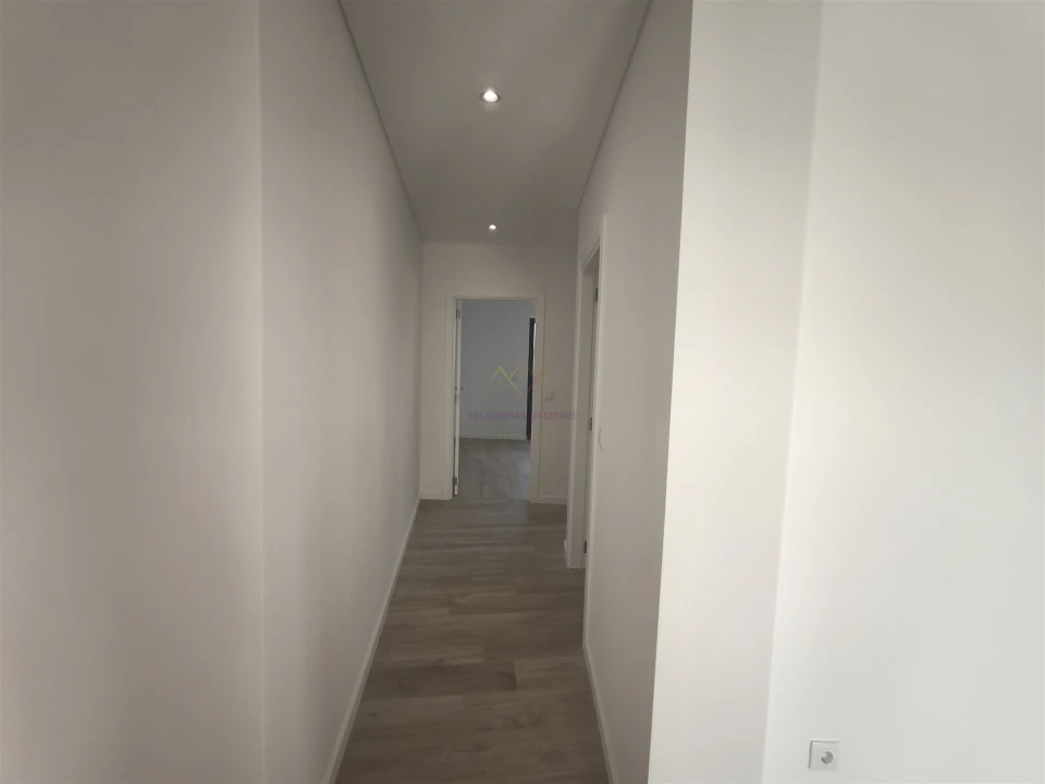 Apartamento T2 para Venda em Carnaxide e Queijas Foto 22