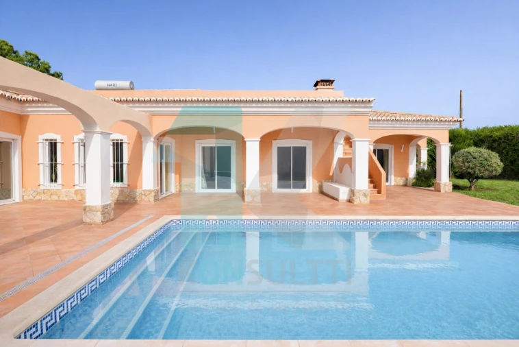 Moradia T5 para Venda em Luz