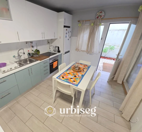 Moradia T3 para Venda em São Pedro Foto 3