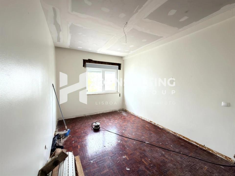 Apartamento T5 para Venda em Moita Foto 16