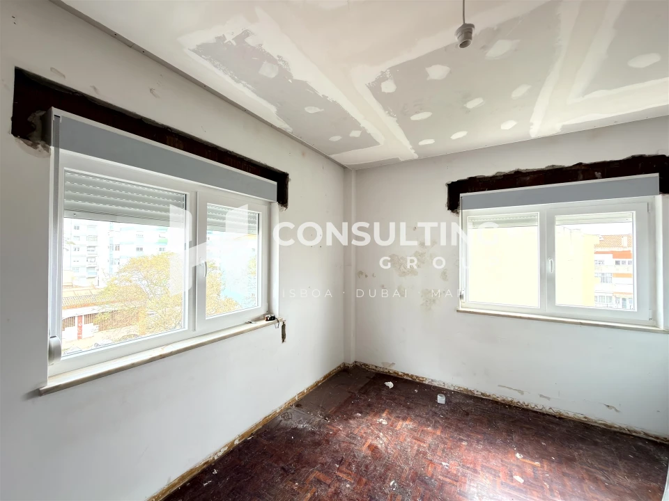 Apartamento T5 para Venda em Moita Foto 10