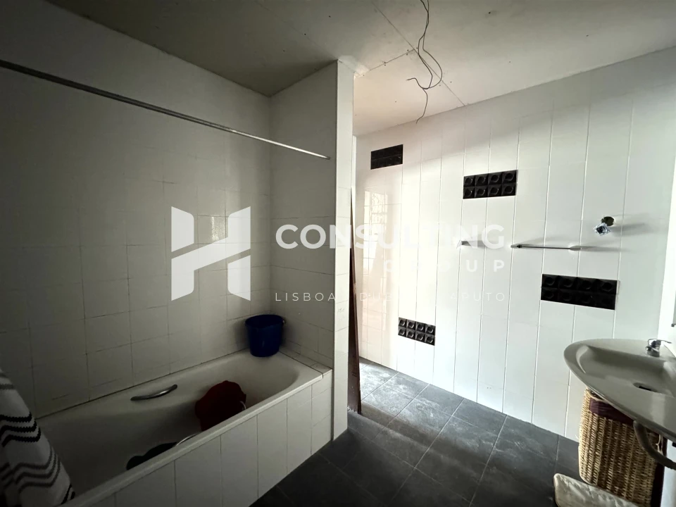 Apartamento T5 para Venda em Moita Foto 31