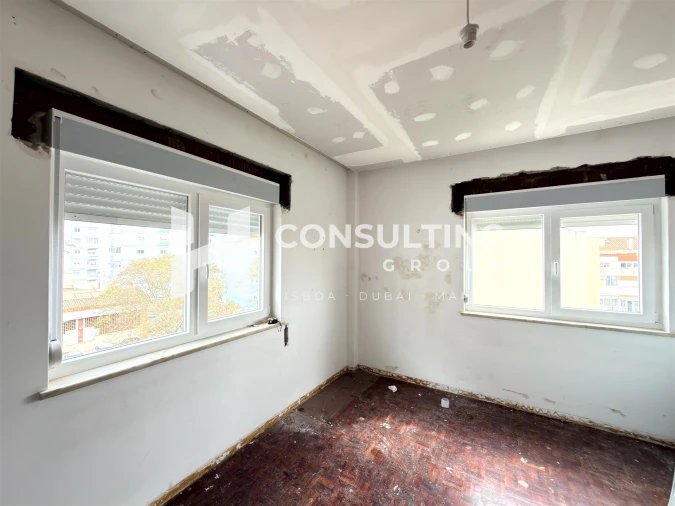 Apartamento T5 para Venda em Moita Foto 10