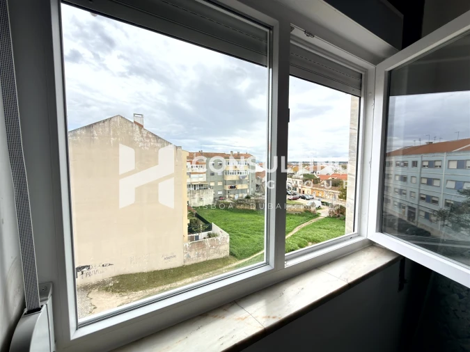 Apartamento T5 para Venda em Moita Foto 12