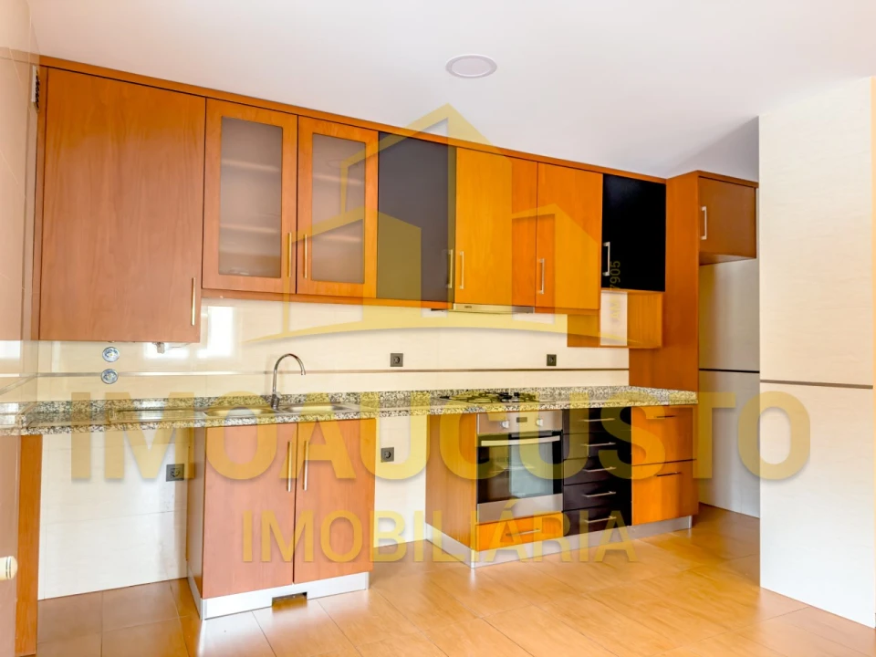 Apartamento T2 para Venda em Guarda Foto 1