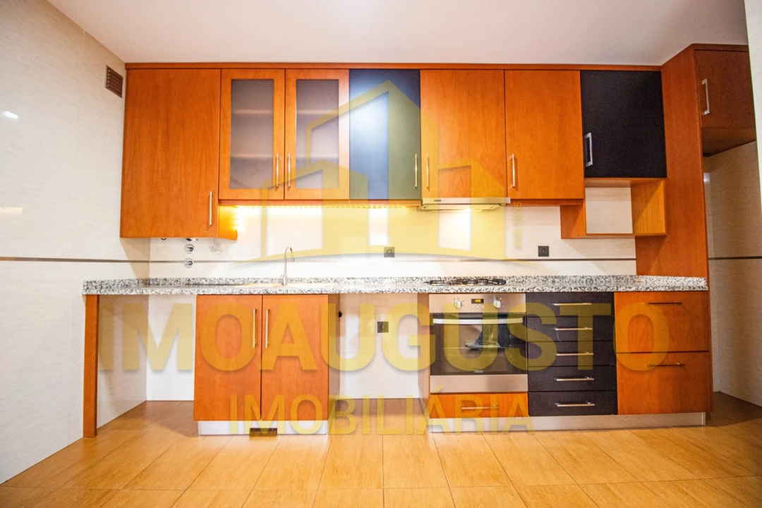 Apartamento T2 para Venda em Guarda Foto 1