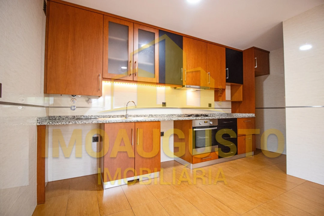 Apartamento T2 para Venda em Guarda Foto 2