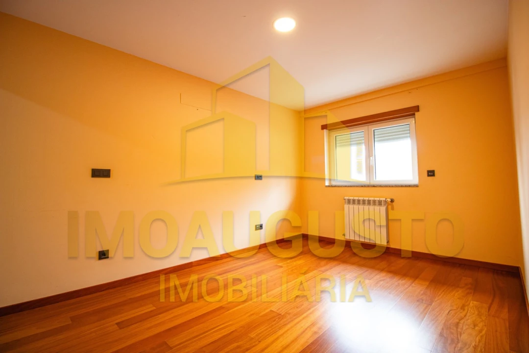 Apartamento T2 para Venda em Guarda Foto 11