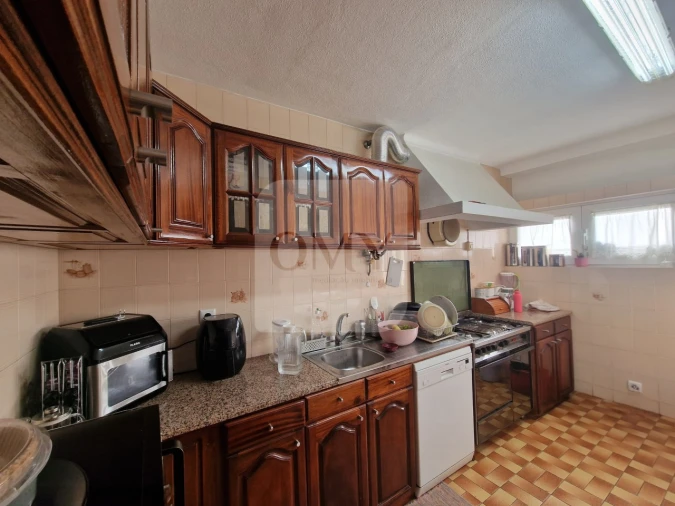 Moradia T4 para Arrendamento em Nossa Senhora da Conceição, São Pedro e São Dinis Foto 3