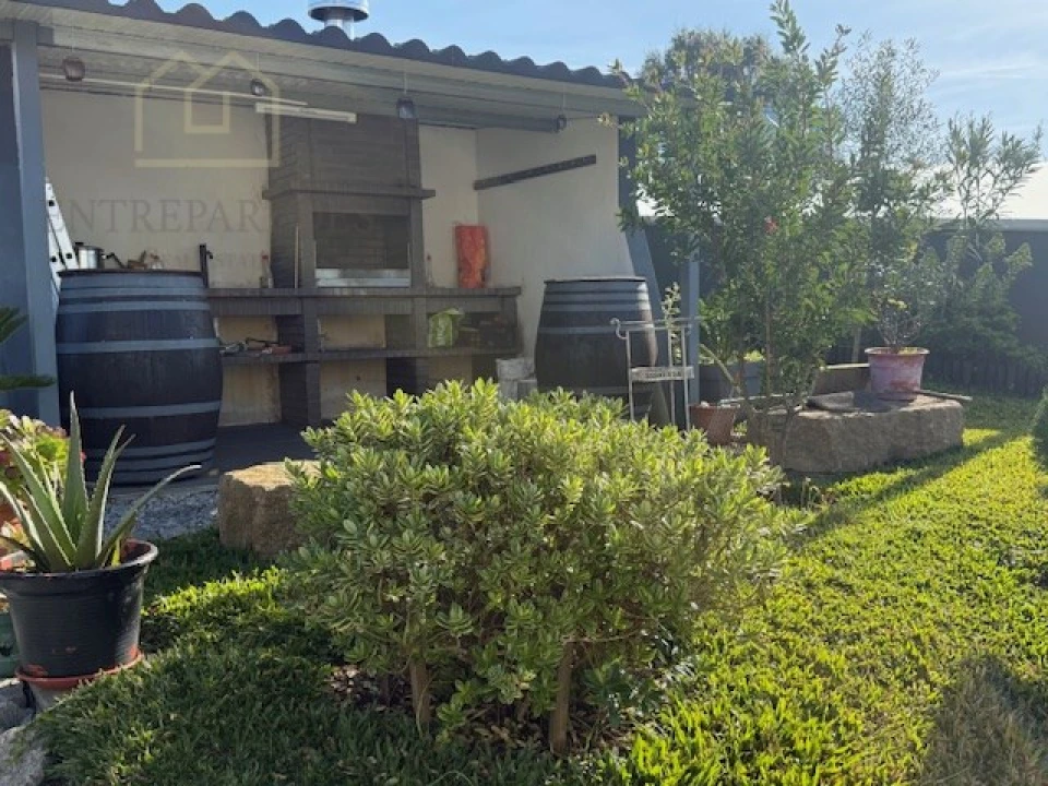 Moradia T4 para Venda em Rio Mau Foto 15