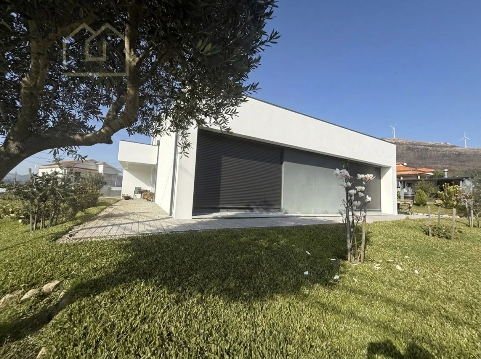 Moradia T4 para Venda em Rio Mau Foto 17