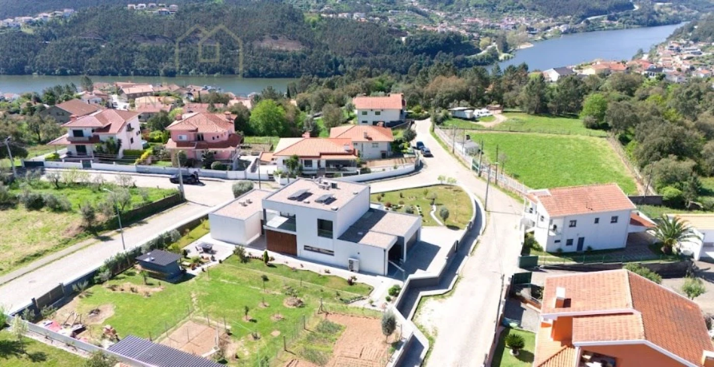 Moradia T4 para Venda em Rio Mau Foto 25