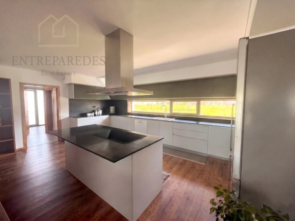 Moradia T4 para Venda em Rio Mau Foto 6