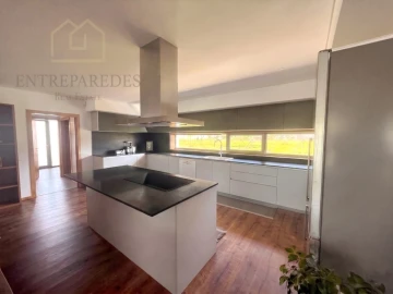 Moradia T4 para Venda em Rio Mau