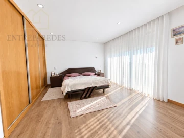 Moradia T4 para Venda em Rio Mau