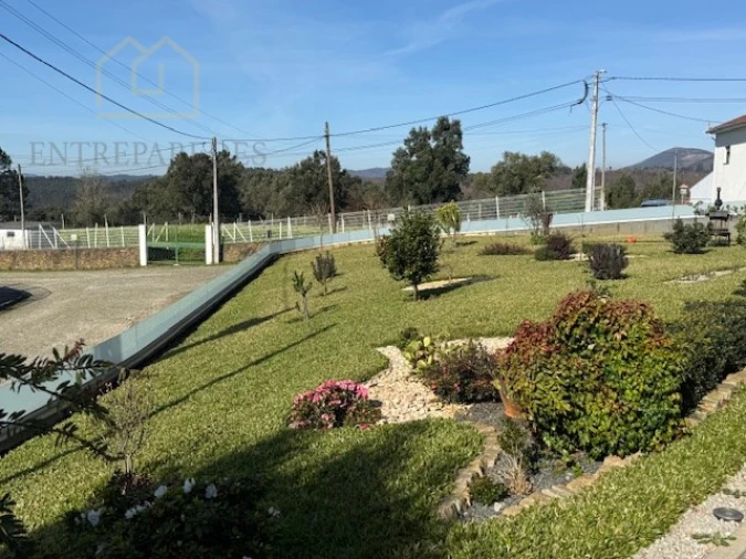 Moradia T4 para Venda em Rio Mau Foto 16