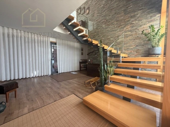 Moradia T4 para Venda em Rio Mau Foto 6