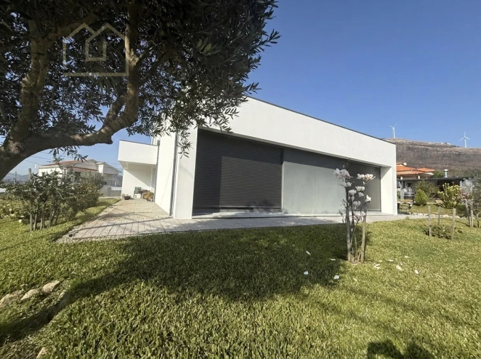 Moradia T4 para Venda em Rio Mau Foto 17