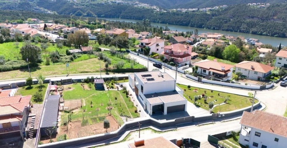 Moradia T4 para Venda em Rio Mau Foto 24