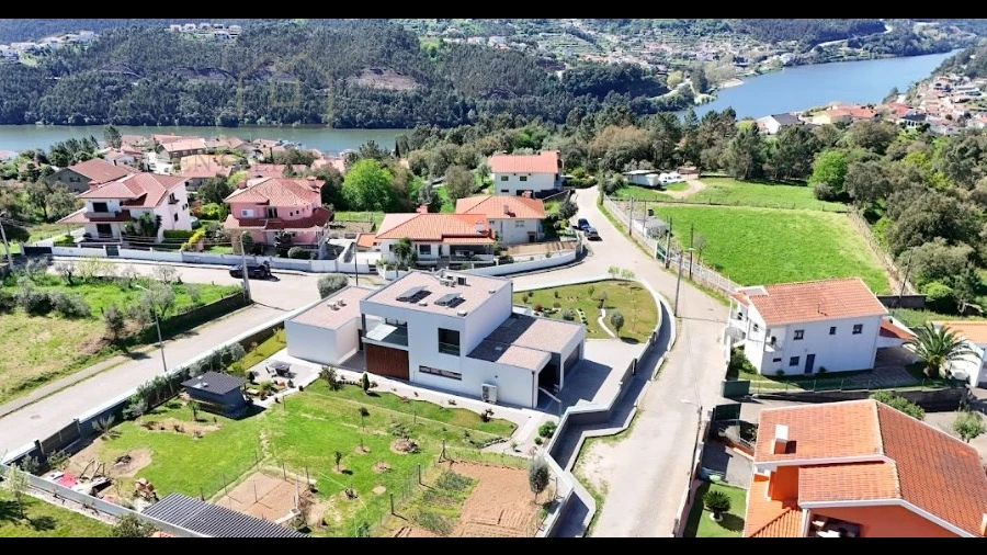 Moradia T4 para Venda em Rio Mau