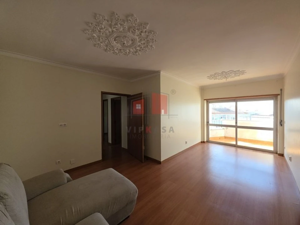 Apartamento T2 para Venda em Queluz e Belas Foto 3