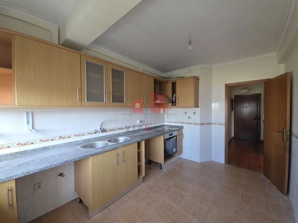 Apartamento T2 para Venda em Queluz e Belas Foto 1