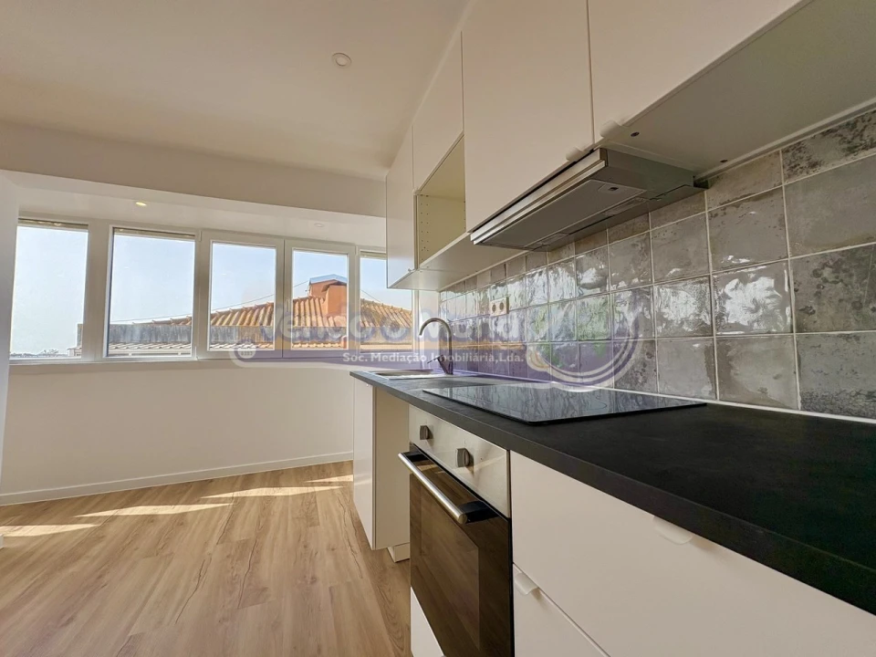 Apartamento T2 para Venda em Camarate, Unhos e Apelação Foto 10