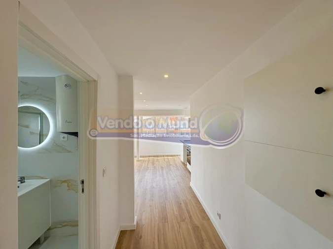 Apartamento T2 para Venda em Camarate, Unhos e Apelação Foto 13