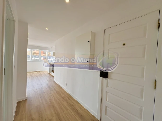 Apartamento T2 para Venda em Camarate, Unhos e Apelação Foto 11