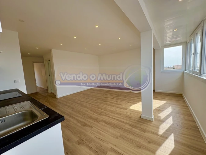 Apartamento T2 para Venda em Camarate, Unhos e Apelação Foto 3