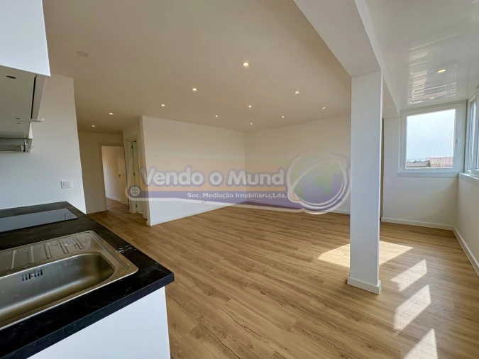 Apartamento T2 para Venda em Camarate, Unhos e Apelação Foto 9