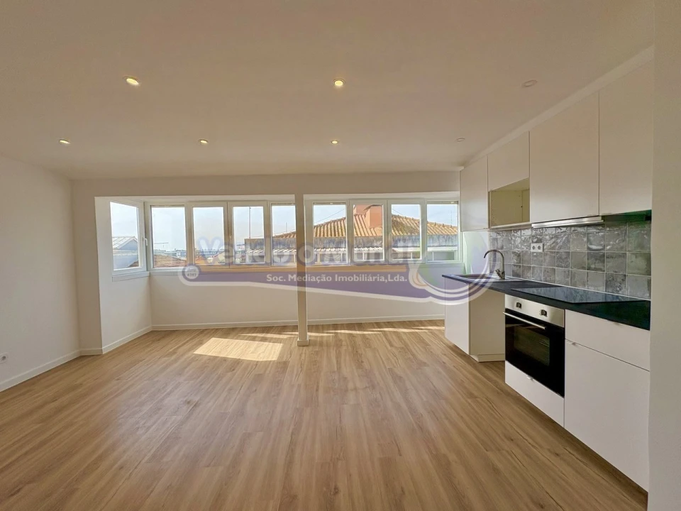 Apartamento T2 para Venda em Camarate, Unhos e Apelação Foto 4