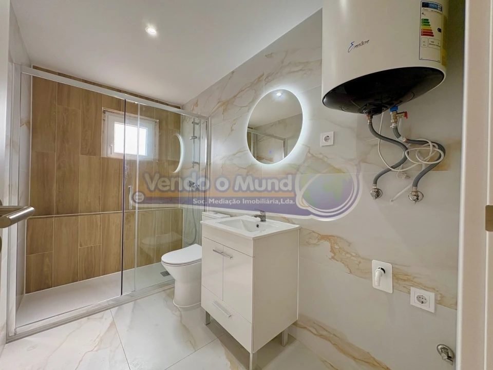 Apartamento T2 para Venda em Camarate, Unhos e Apelação Foto 16