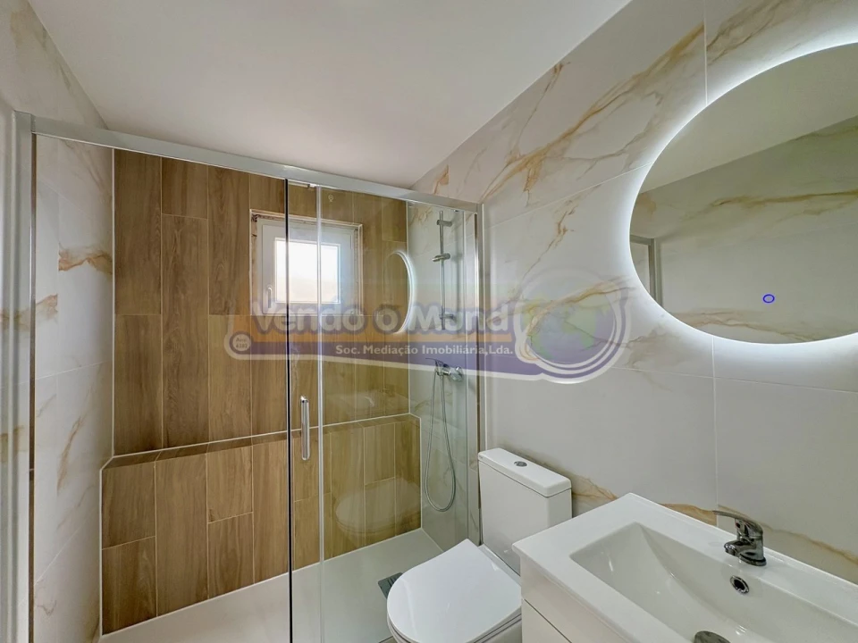 Apartamento T2 para Venda em Camarate, Unhos e Apelação Foto 17