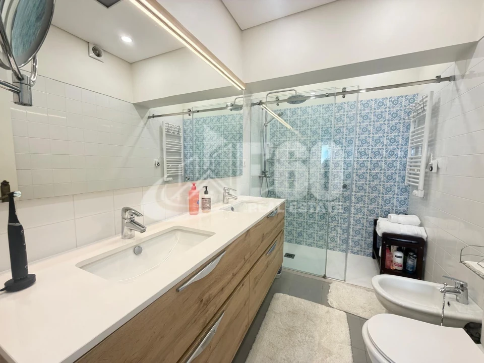 Moradia T4 para Venda em São Felix da Marinha Foto 9