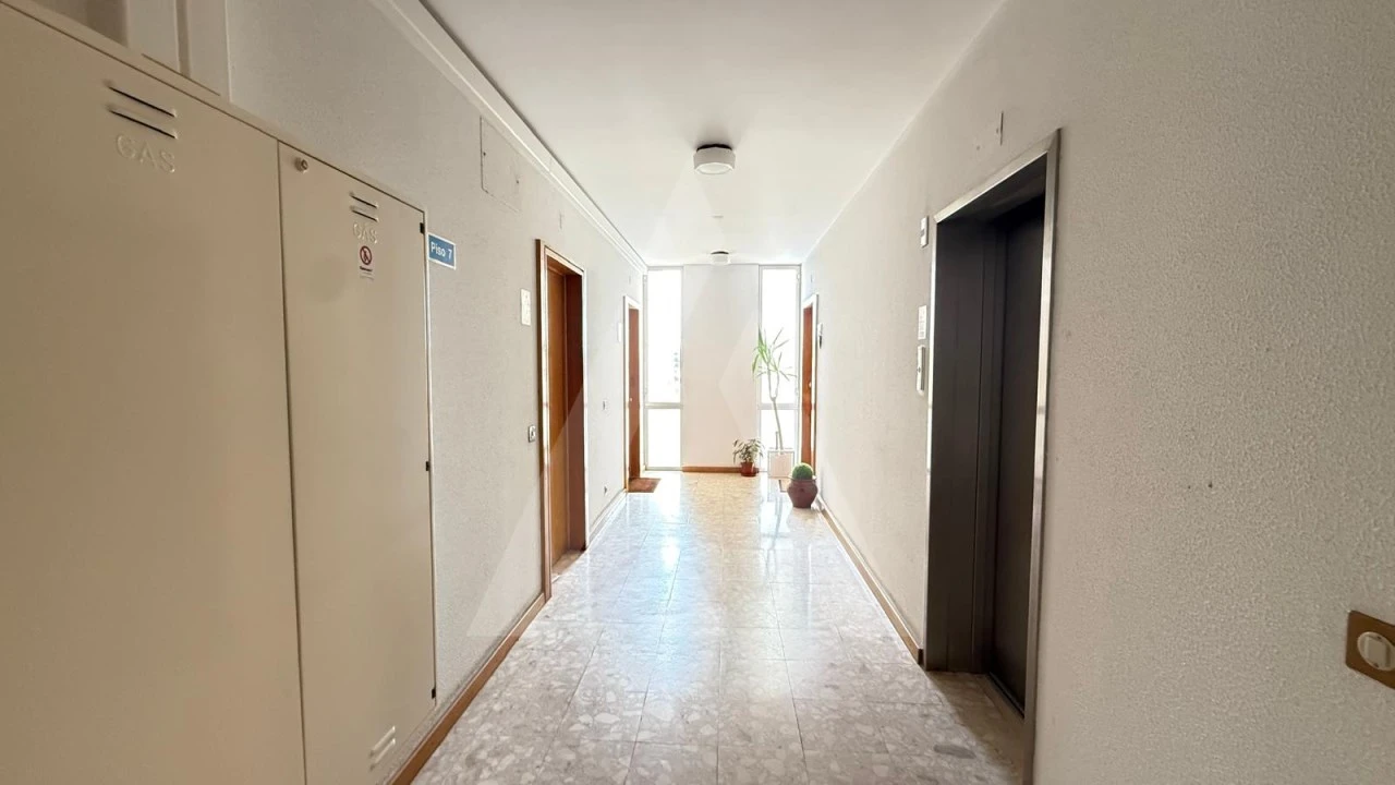 Apartamento para Venda em Quarteira Foto 10