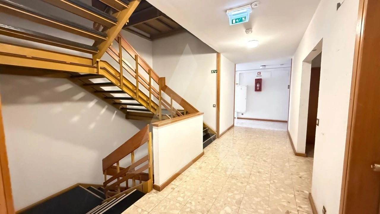 Apartamento para Venda em Quarteira Foto 13