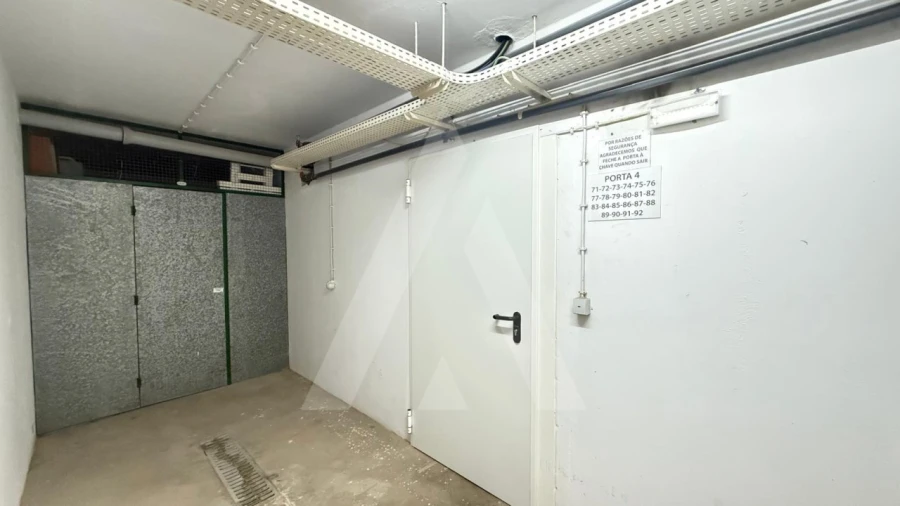 Apartamento para Venda em Quarteira Foto 12