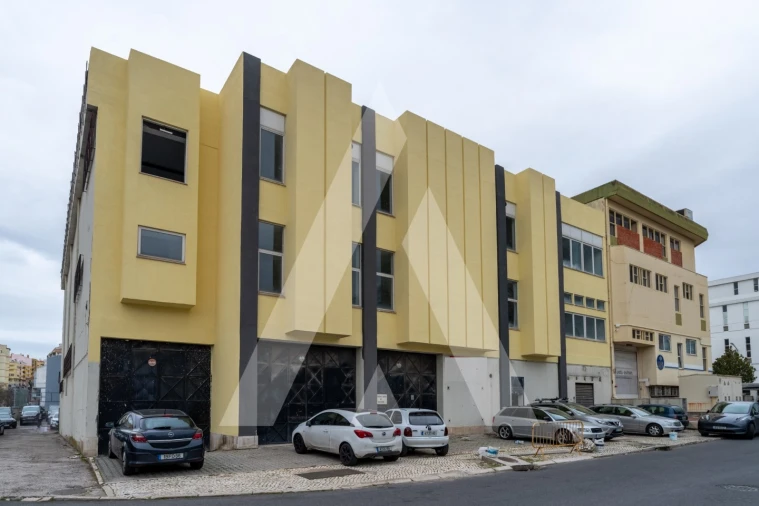 Armazém para Venda em Sacavém e Prior Velho Foto 2