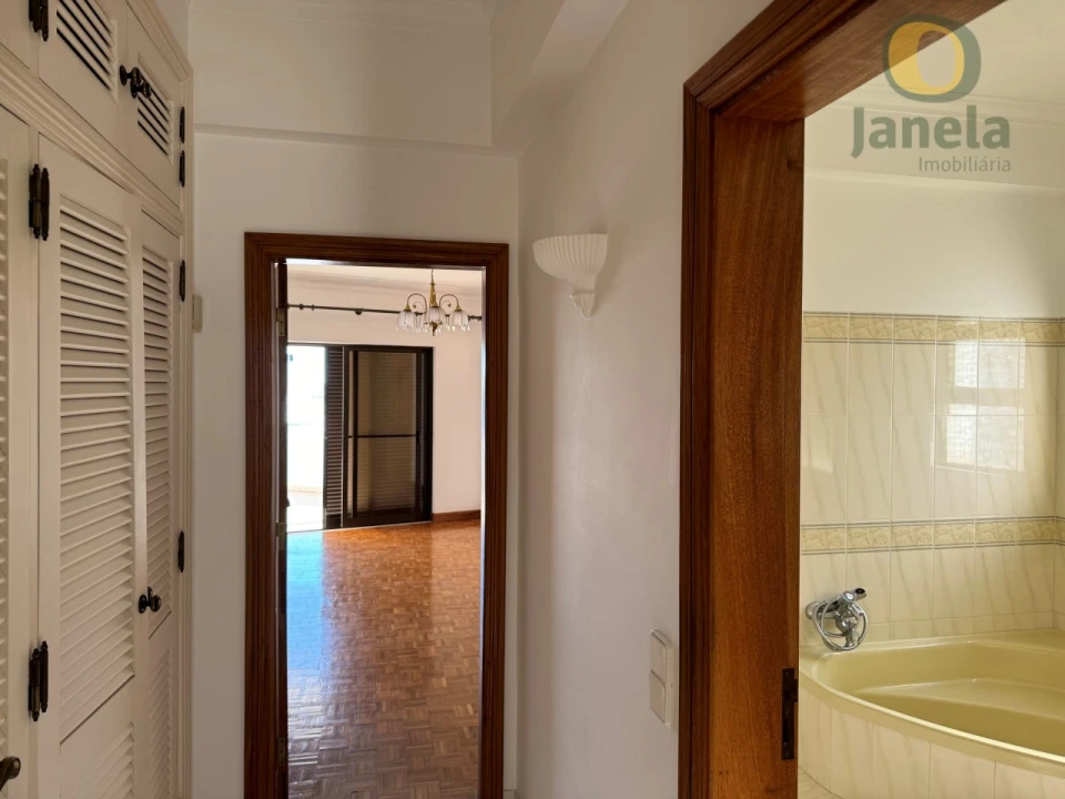 Moradia T4 para Venda em Montenegro Foto 24