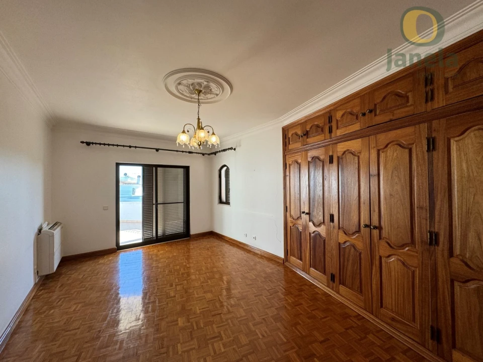 Moradia T4 para Venda em Montenegro Foto 25