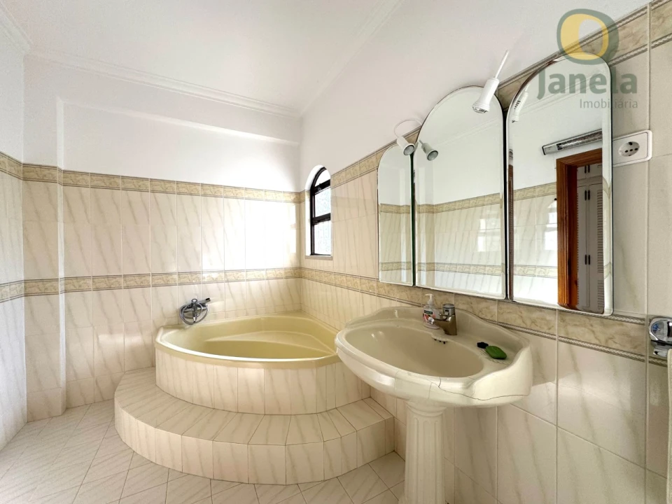 Moradia T4 para Venda em Montenegro Foto 29