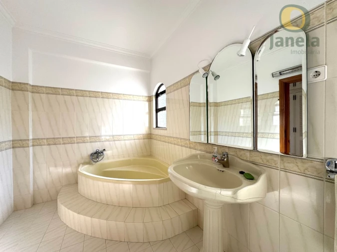 Moradia T4 para Venda em Montenegro Foto 29