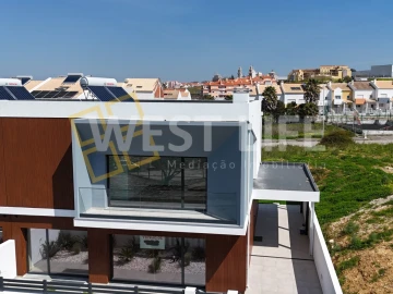 Moradia T4 para Venda em Mafra