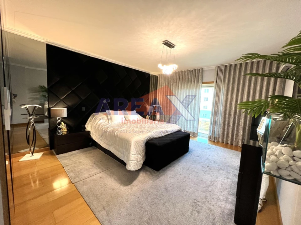 Apartamento T4 para Venda em O. Azeméis, Riba-Ul, Ul, Macinhata Seixa, Madail Foto 1