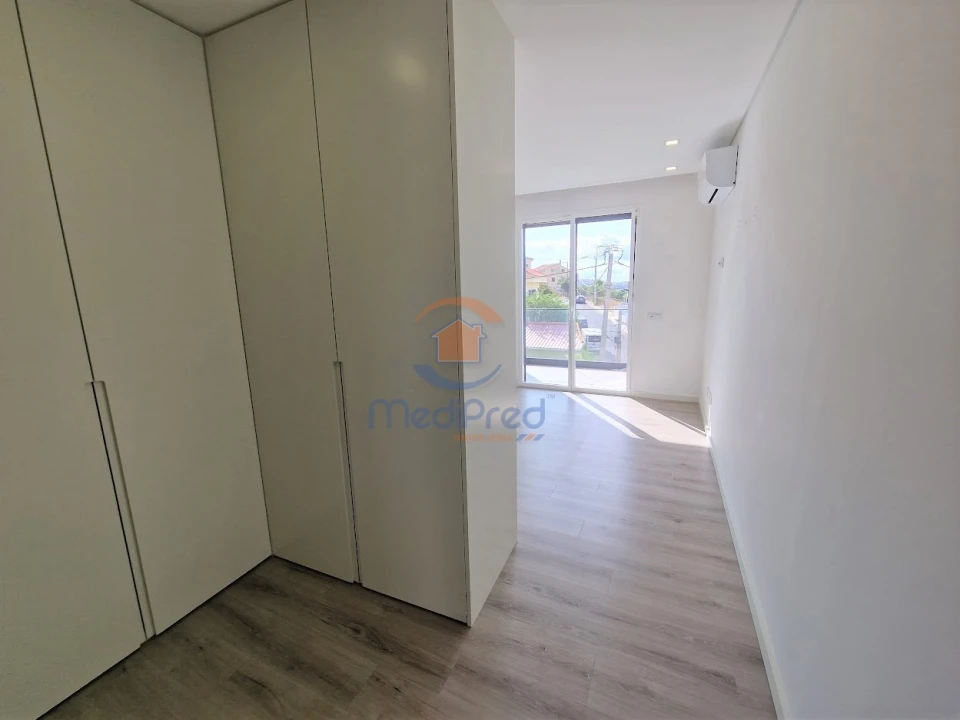 Apartamento T2 para Venda em Santo António dos Cavaleiros e Frielas Foto 10