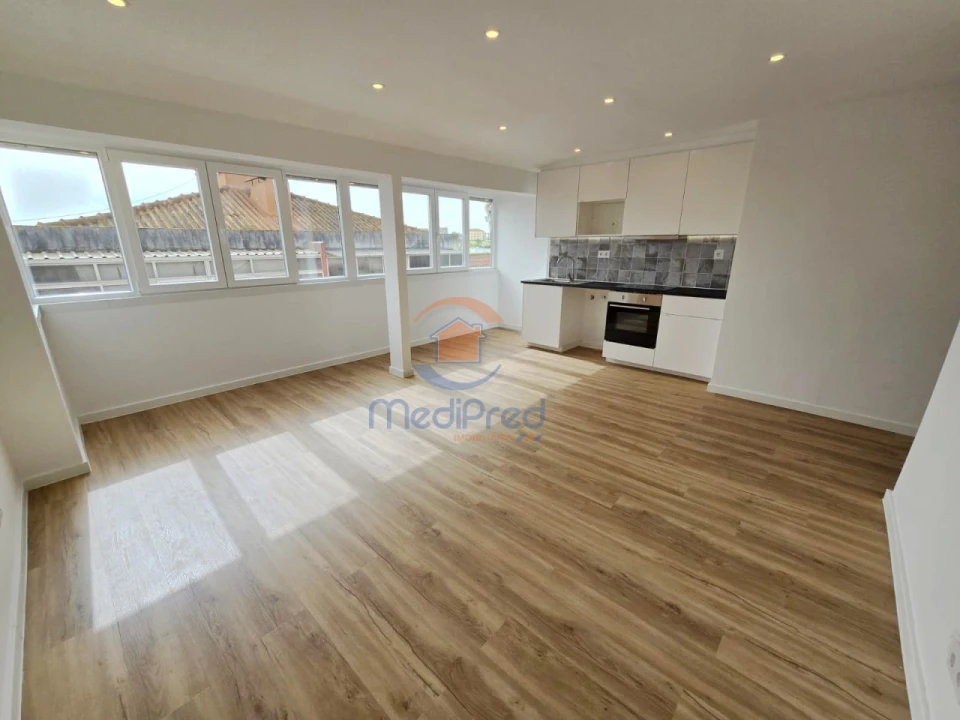 Apartamento T3 para Venda em Camarate, Unhos e Apelação Foto 3