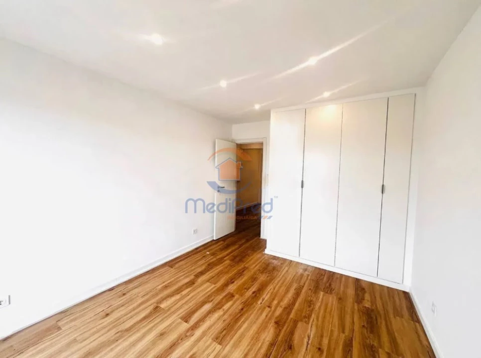 Apartamento T3 para Venda em Camarate, Unhos e Apelação Foto 5